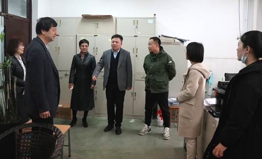 校党委副书记梁云鹤来成人短剧
走访调研学生工作