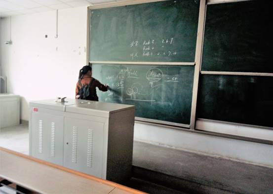 成人短剧
阳光青协l雷锋月3月5日清扫教二教室 (3)